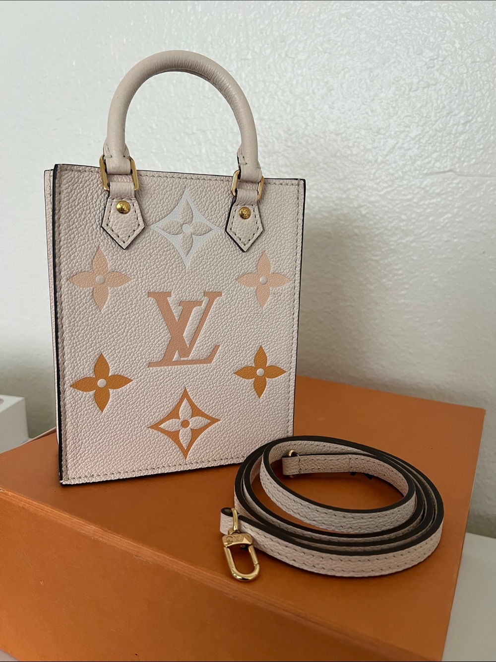 Louis Vuitton Small Monogram Tote in Cream, Tan and Gold - Picture 10 of 10